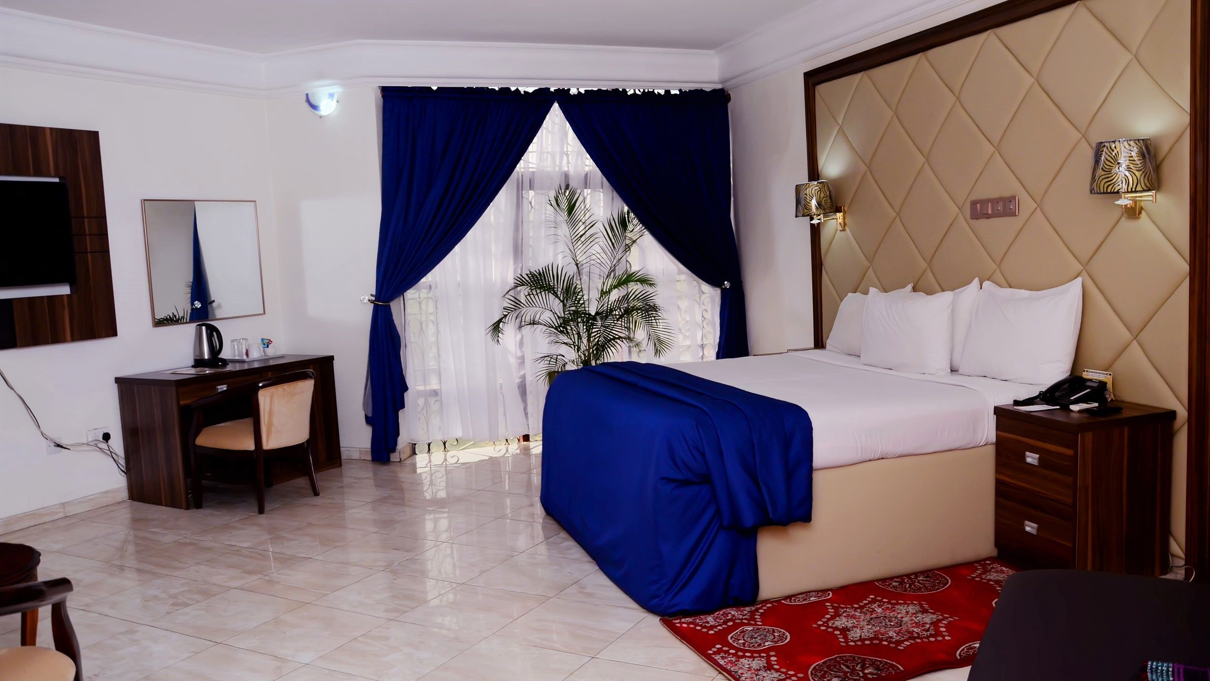 /web/uploads/116/Valencia Hotels/room-photos/Business Suite/vhbs.jpg
